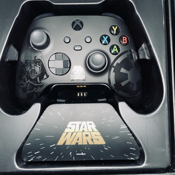 Star Wars limited edition darth Vader Xbox controller with charging stand - Picture 4 of 5